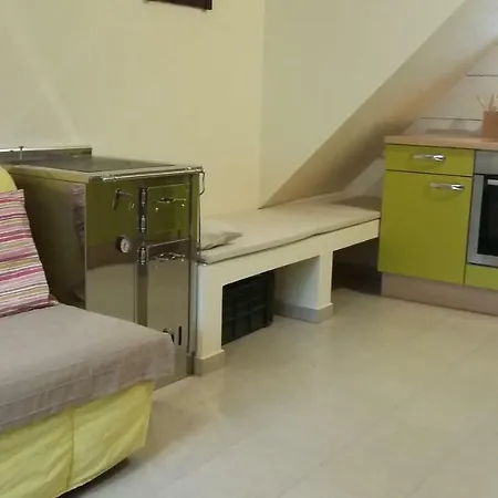 Apartma Lovriz شقة كوباريد