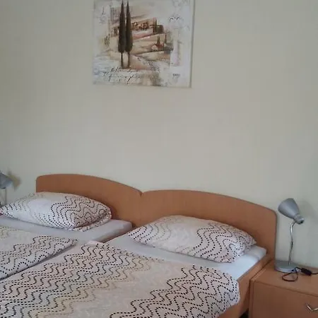 Apartma Lovriz شقة
