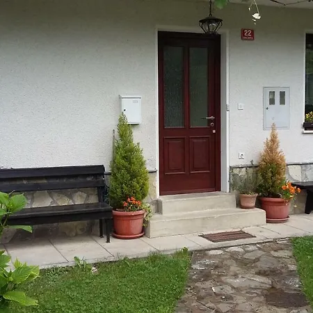 Apartma Lovriz شقة كوباريد
