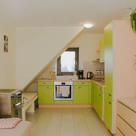 Apartma Lovriz شقة *